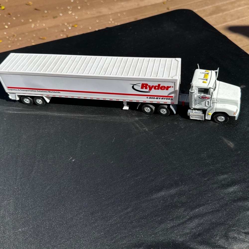 Ryder Semi Truck Trailer Diecast Model White Good Logistics Collectible